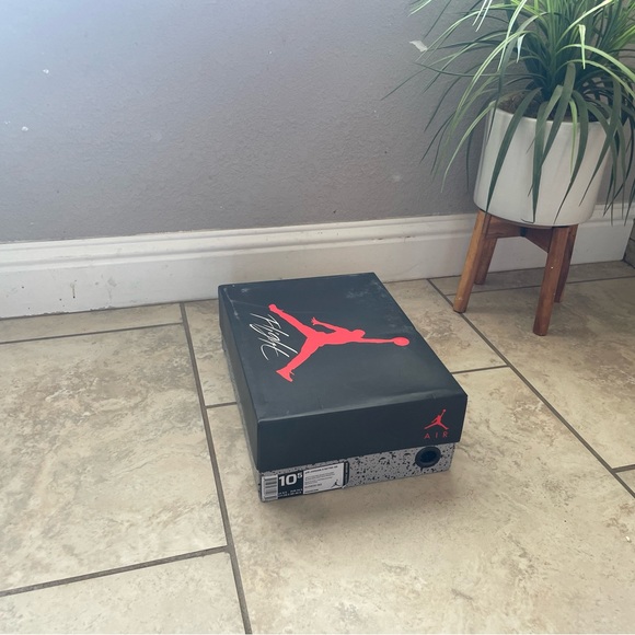 Jordan 4 White Cement Retro (2016)